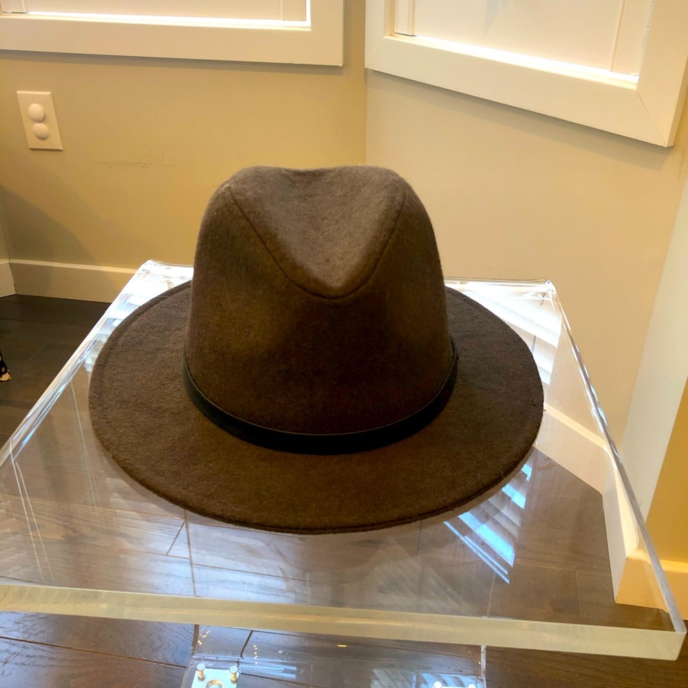 Women’s brown/deep green fedora